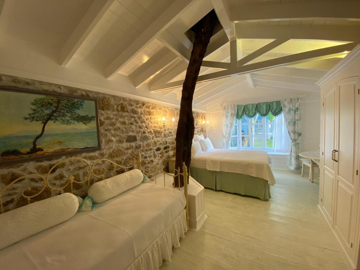 Lola 38 Hotel Foca Exterior photo